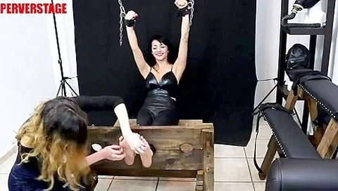 Mexican Johanna Vs Alicia) - Tickle Challenge